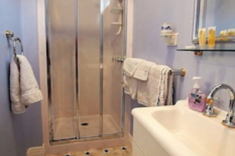 Wild Cherry Bed & Breakfast - Mackay Tourism 1