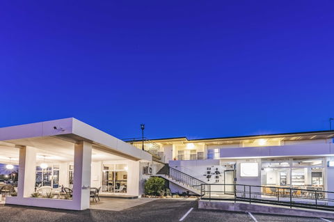 The Oriana, Orange - Mackay Tourism 0