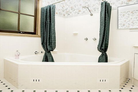 Kalimna Spa Room - Mackay Tourism 2