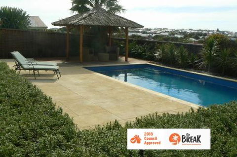 La Mer Home With A Pool - Mackay Tourism 4