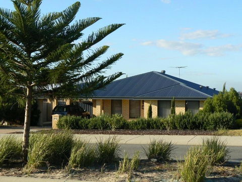 La Mer Home With A Pool - Mackay Tourism 3