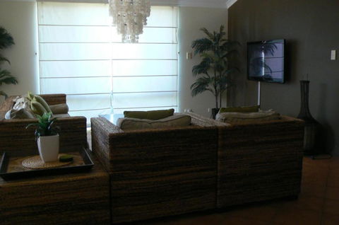 La Mer Home With A Pool - Mackay Tourism 1