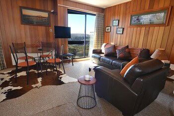 Hotham 1750 4 - Mackay Tourism 1