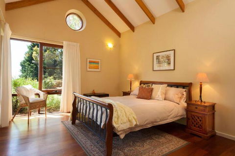 Innisfree Mountain Retreat - Mackay Tourism 3
