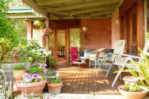 Innisfree Mountain Retreat - Mackay Tourism 1