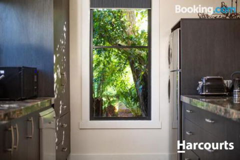 The WeareHouse In Deloraine - Mackay Tourism 7