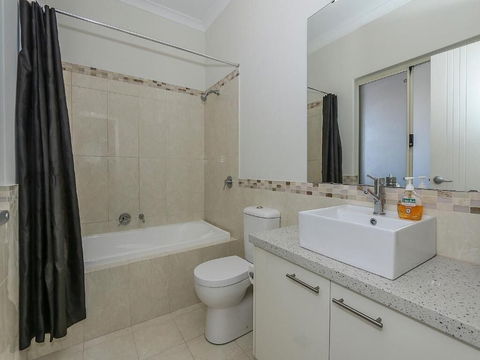 Rose Hotel Clarkson - Mackay Tourism 3