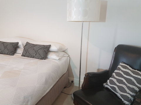 Newcastle Executive Homes - Cooks Hill Cottage - Mackay Tourism 4