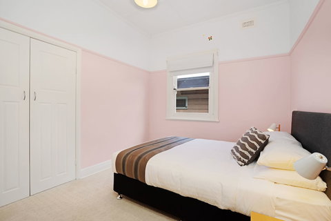 Newcastle Executive Homes - Cooks Hill Cottage - Mackay Tourism 2