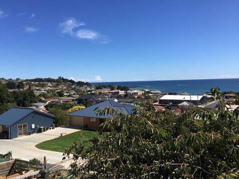 Penguin Seaside Homestay - Mackay Tourism 6