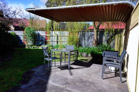 Gellibrand River Gallery Accommodation - Mackay Tourism 3