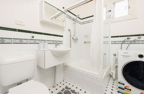 DH538 Refurbished Art Deco Gem - Mackay Tourism 0