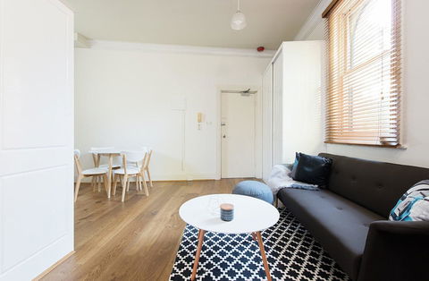 DH538 Refurbished Art Deco Gem - Mackay Tourism 4