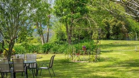 Vicarage View Cottage - Mackay Tourism 4