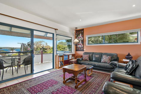 Black Dolphin Beach Penthouse - Mackay Tourism 4