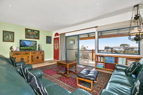 Black Dolphin Beach Penthouse - Mackay Tourism 6