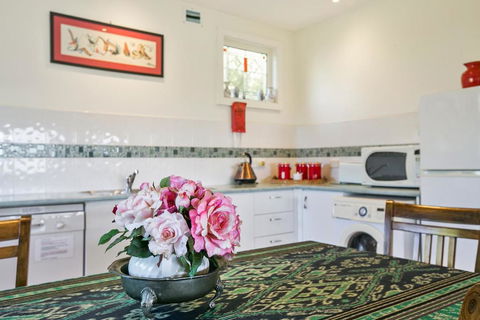 Black Dolphin Beach Penthouse - Mackay Tourism 1