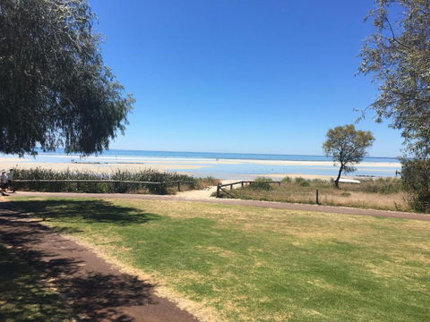 Beach House Dunsborough - Mackay Tourism 4
