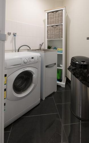 Waterfront Apartments Marinaquays Apt 221 & Apt 234 - Mackay Tourism 1