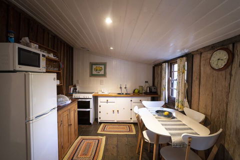 Camerons Cottage - Mackay Tourism 2