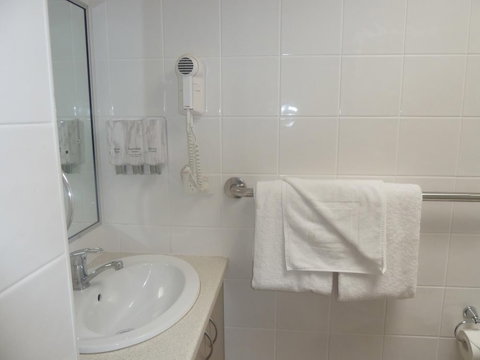 Pioneer Lodge Motel - Mackay Tourism 6