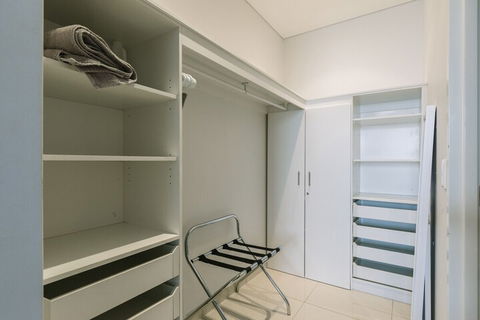 Darwin City Chic Apartment At The KUBE - Mackay Tourism 6