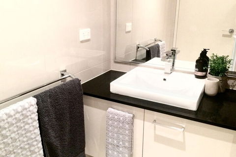 Darwin City Chic Apartment At The KUBE - Mackay Tourism 5