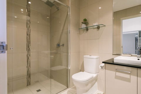 Darwin City Chic Apartment At The KUBE - Mackay Tourism 7