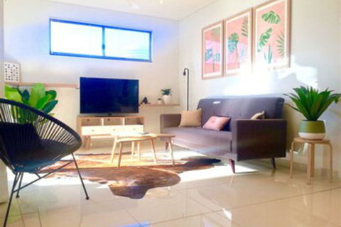 Darwin City Chic Apartment At The KUBE - Mackay Tourism 0