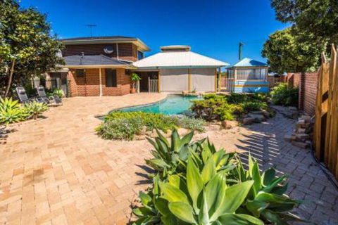 Yanchep Beach Retreat - Mackay Tourism 3