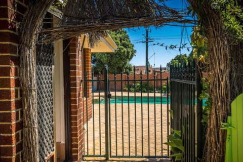 Yanchep Beach Retreat - Mackay Tourism 5