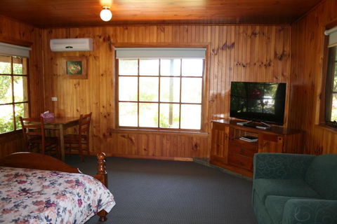 Gaol House Cottages - Mackay Tourism 3