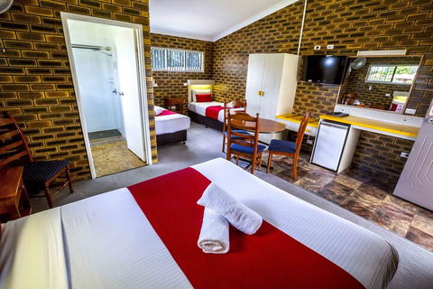 Apple & Grape Motel - Mackay Tourism 3
