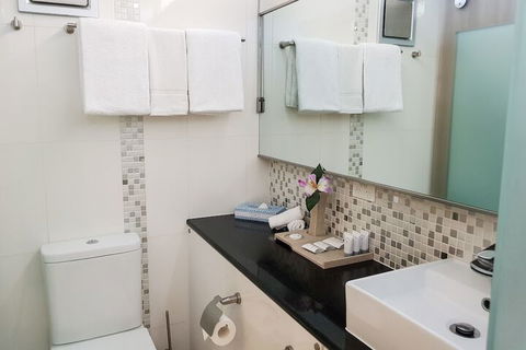 Moura Meridian Motel - Mackay Tourism 7