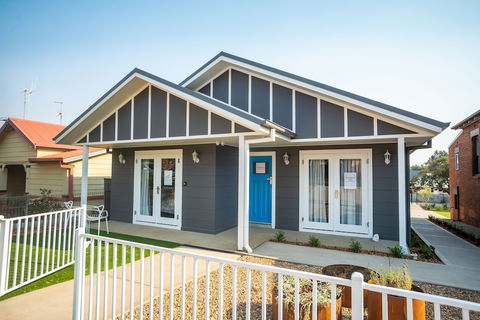 Kirsten Accommodation Parkes - Mackay Tourism 1