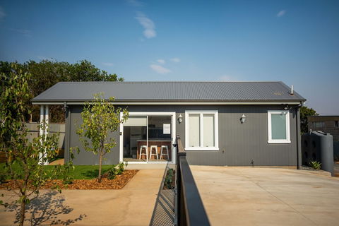 Kirsten Accommodation Parkes - Mackay Tourism 0