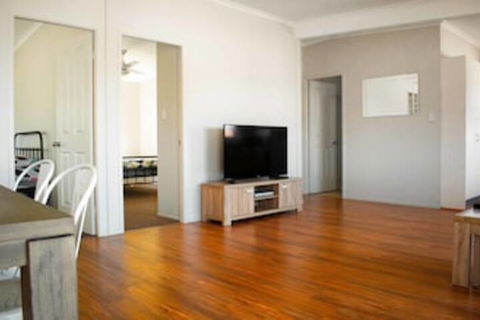 High View Cottage - Mackay Tourism 0