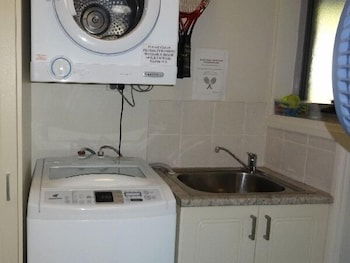 Ironbark - Deluxe Family Townhouse - Mackay Tourism 6