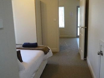 Ironbark - Deluxe Family Townhouse - Mackay Tourism 4