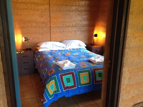Pemberton Lake View Chalets - Mackay Tourism 3
