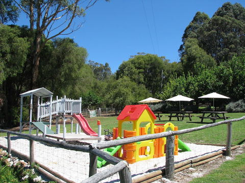 Pemberton Lake View Chalets - Mackay Tourism 4