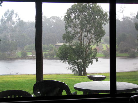 Pemberton Lake View Chalets - Mackay Tourism 5
