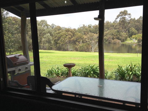 Pemberton Lake View Chalets - Mackay Tourism 0