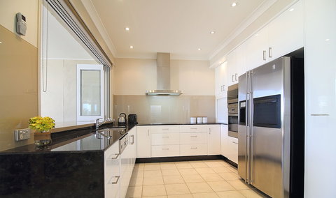 Summerhaze At The Cove - Mackay Tourism 1