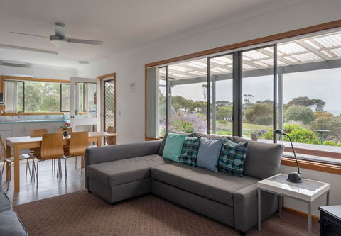 Emu Bay Holiday Homes - Mackay Tourism 4