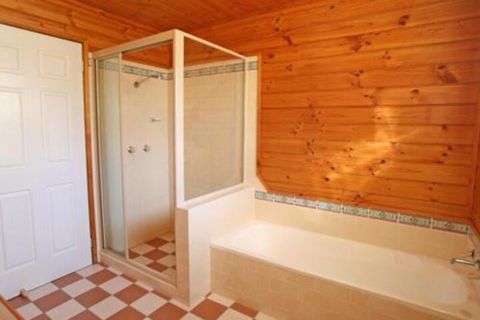 South Sussexs Blue Cottage - Mackay Tourism 6