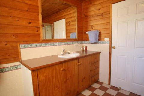 South Sussexs Blue Cottage - Mackay Tourism 2
