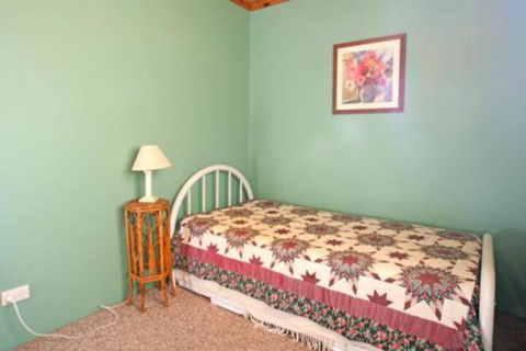 South Sussexs Blue Cottage - Mackay Tourism 4