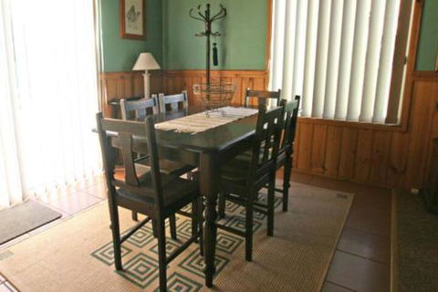 South Sussexs Blue Cottage - Mackay Tourism 3