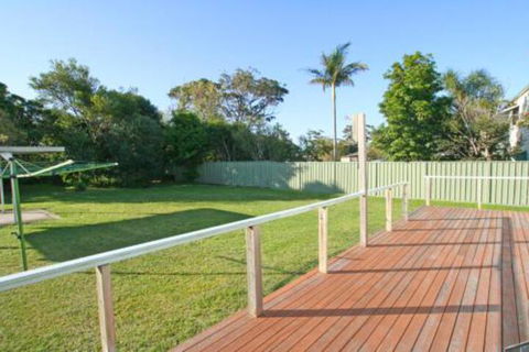 South Sussexs Blue Cottage - Mackay Tourism 0